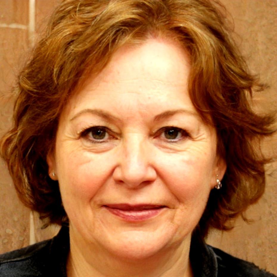 Portret expert dezvoltare personală Ioana Marinescu